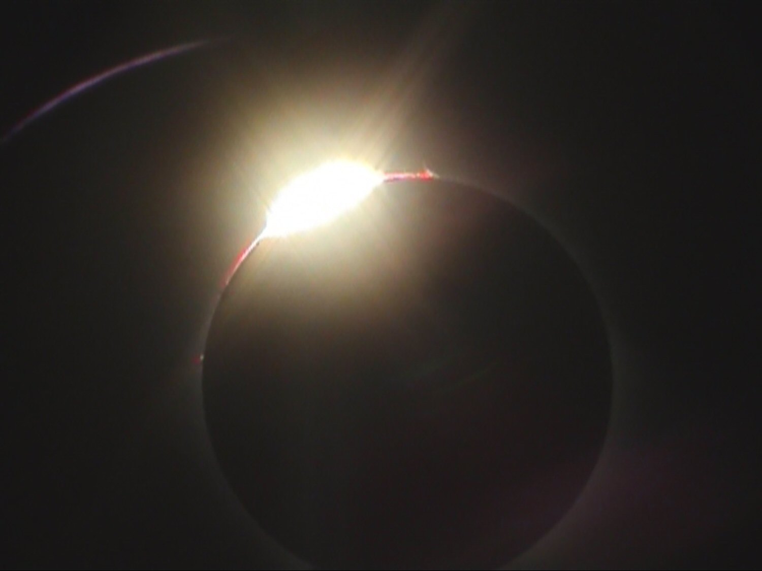Последствия солнечного затмения. Солнечное затмение 585 года до н.э. Гибридное солнечное затмение. Затмение солнца фото. Гибридное солнечное затмение фото.